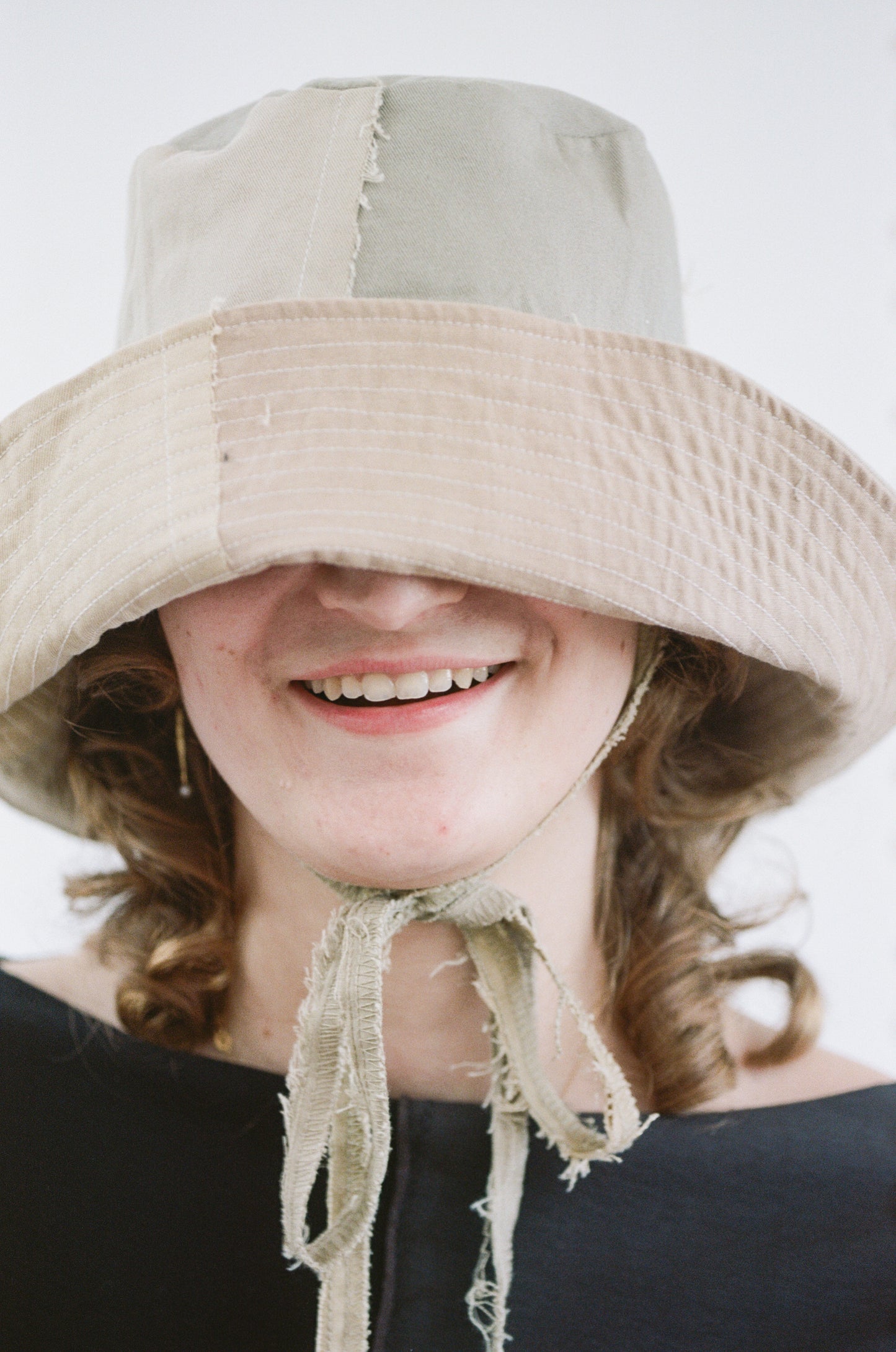 oversized bucket hat/