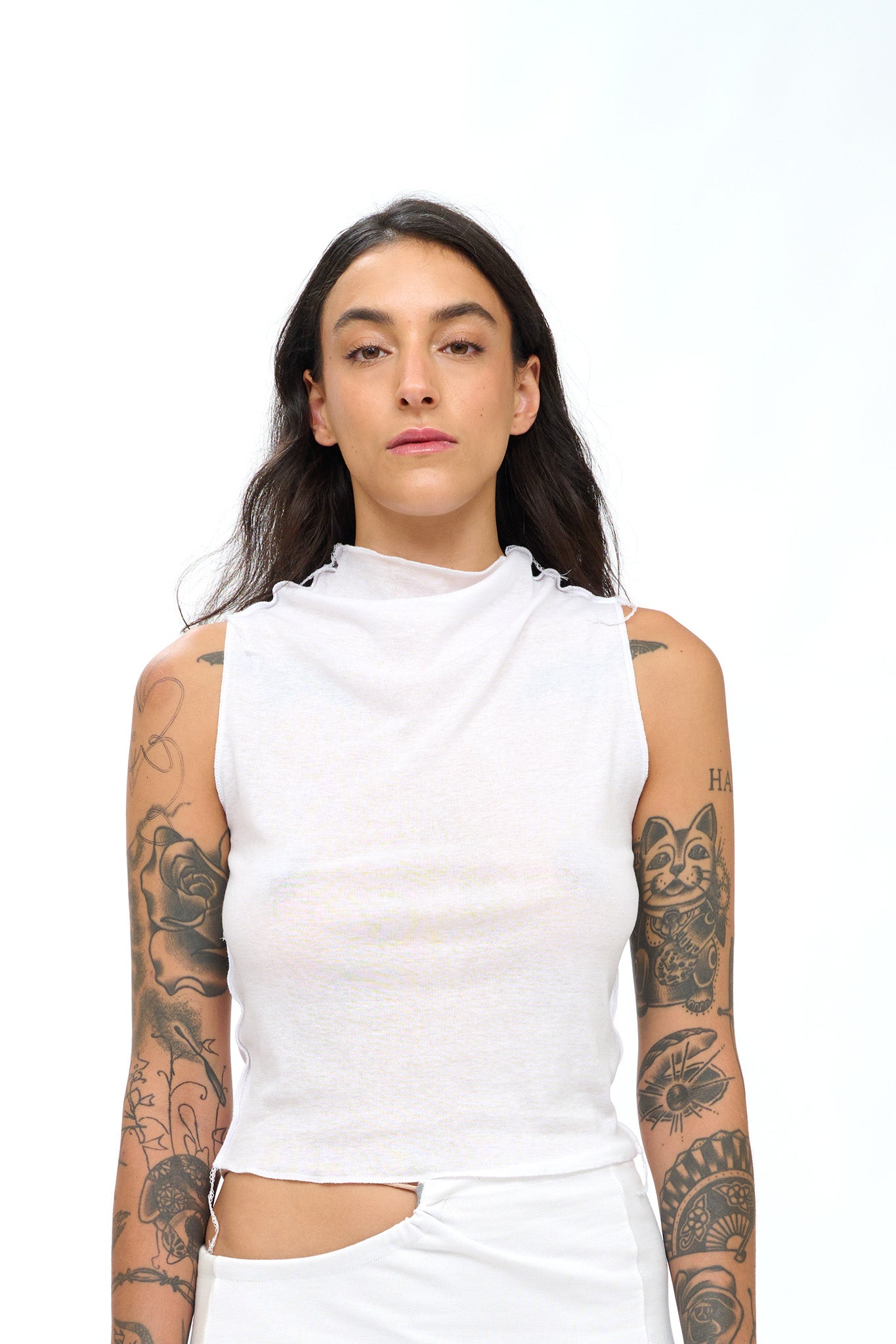 drape neck top/ white