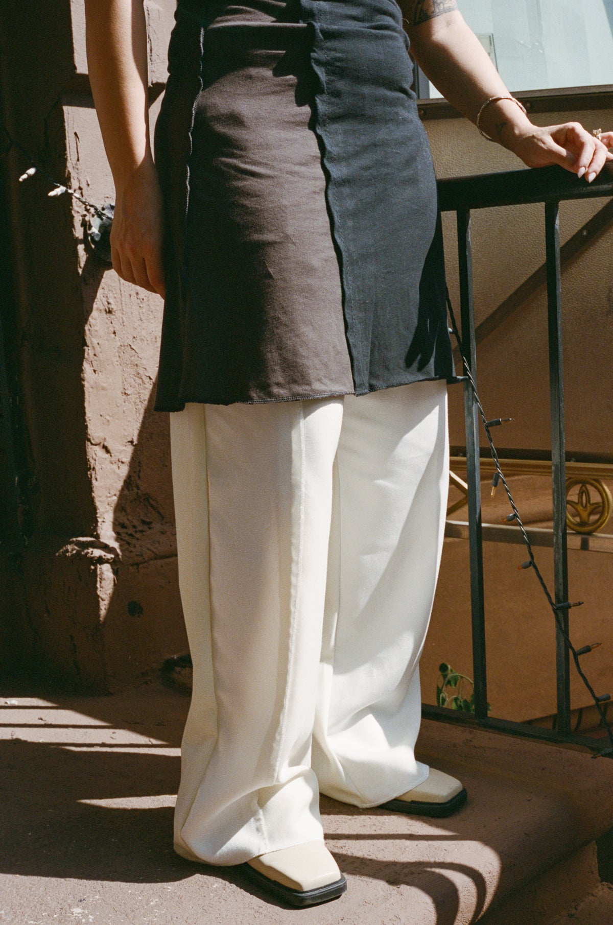 alex pant/ white